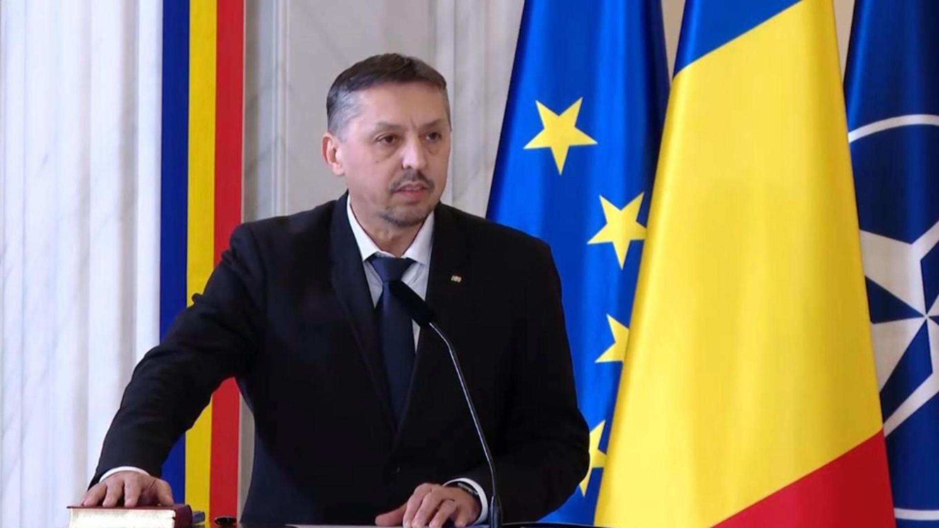 Gramatica revine la liceu Ministrul Educatiei Prea multi copii vorbesc gresit