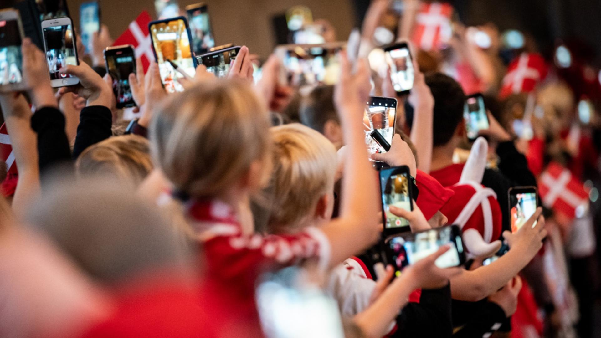 Ministrul Educatiei despre interzicerea telefoanelor in scoli