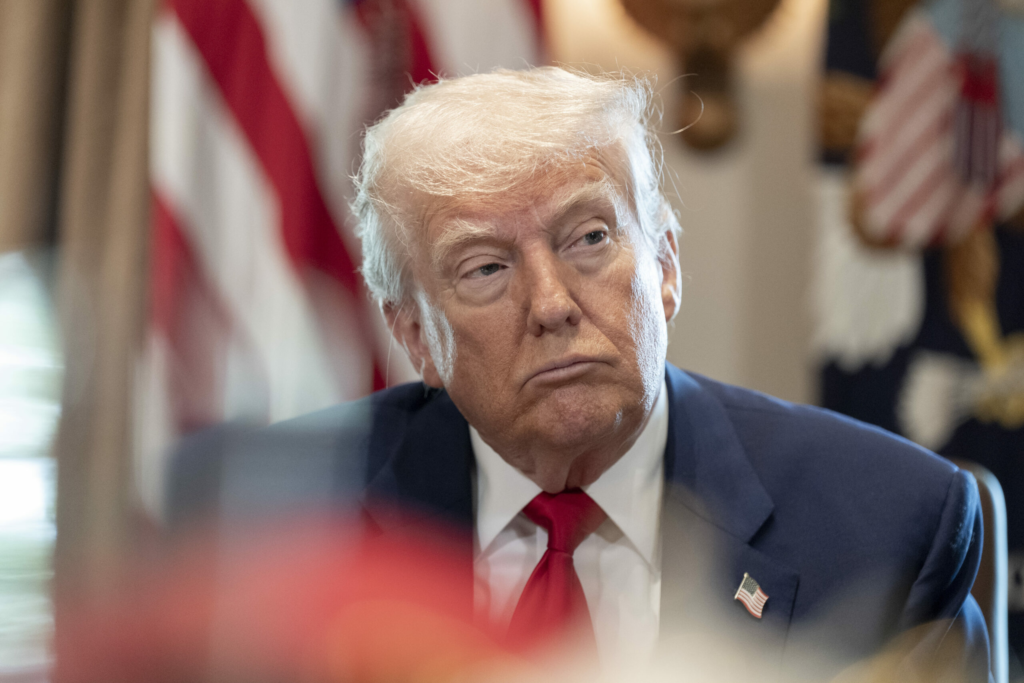 Administratia Trump opreste programarile pentru vizele de studii