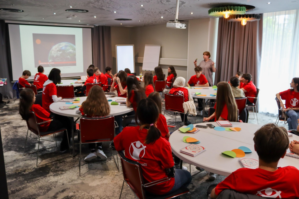 Adolescentii afirma ca sunt mai putin multumiti de viata