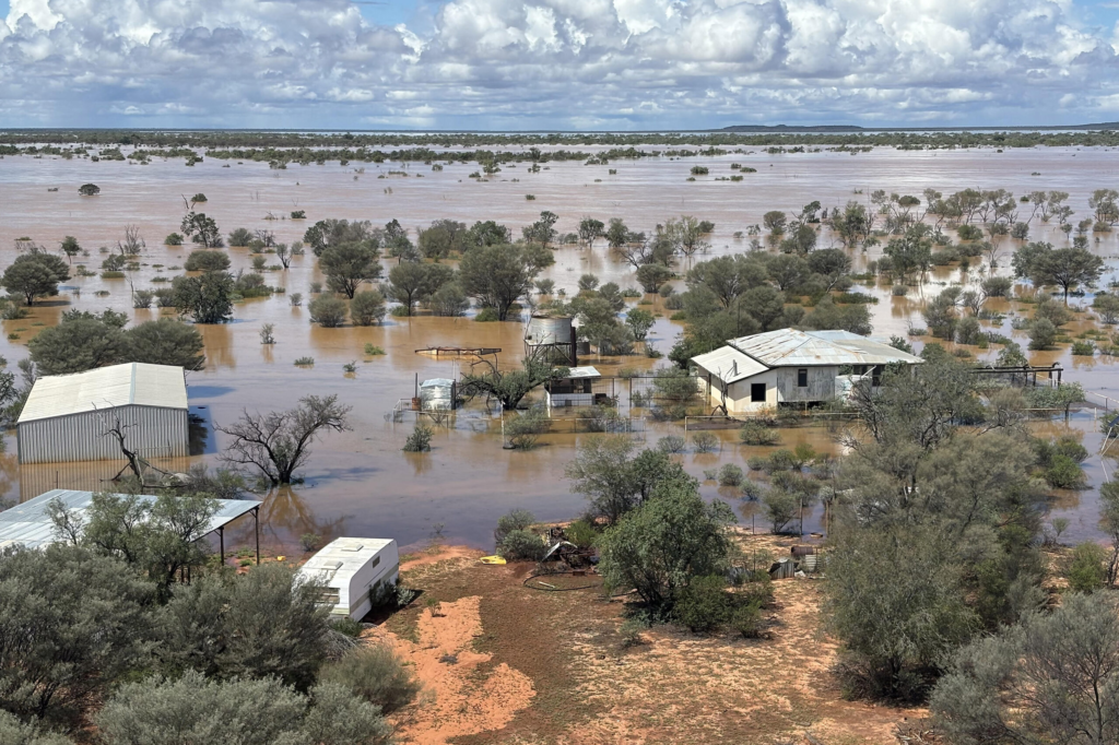 Australia incepe curatenia dupa inundatii severe