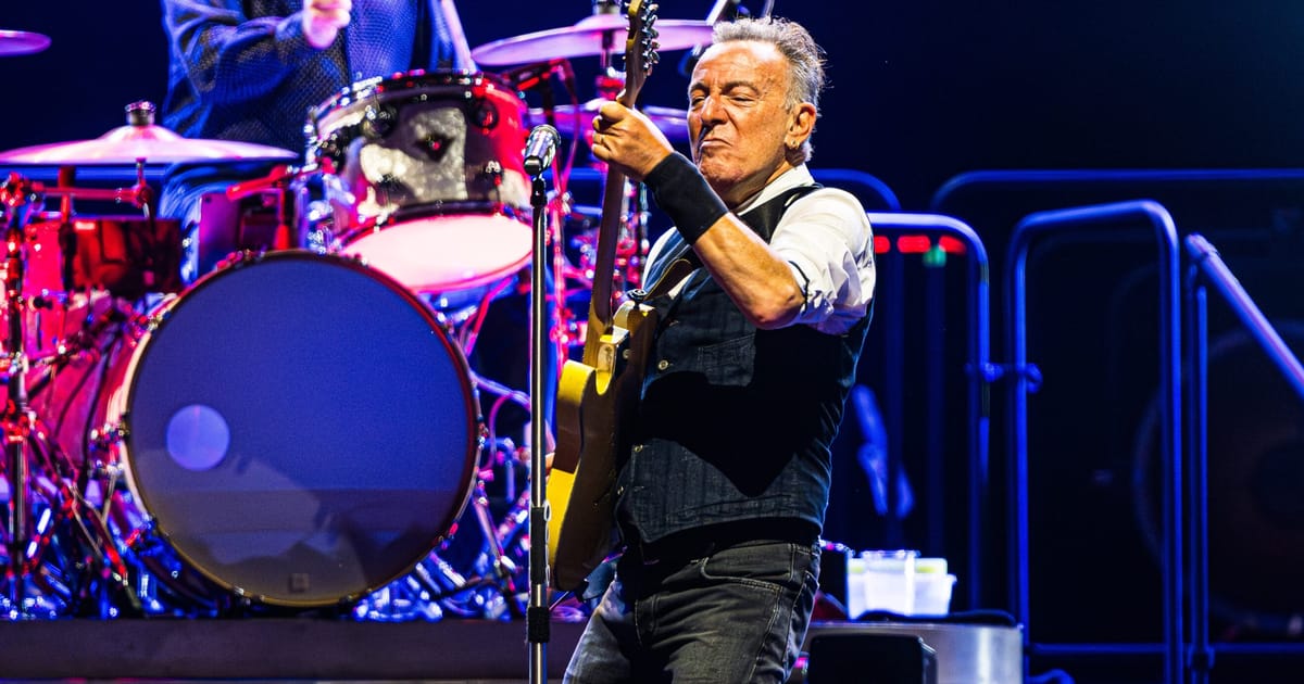 Corupt incompetent si tradator Springsteen analizeaza pe Trump si Musk