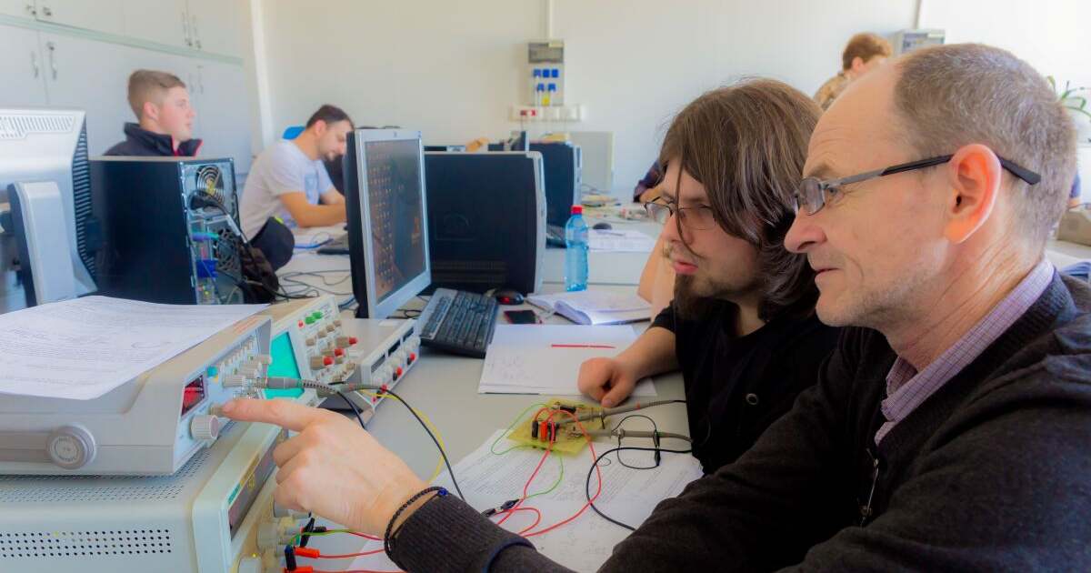 O noua perspectiva Studiile UPT la distanta si cariera Romaniei