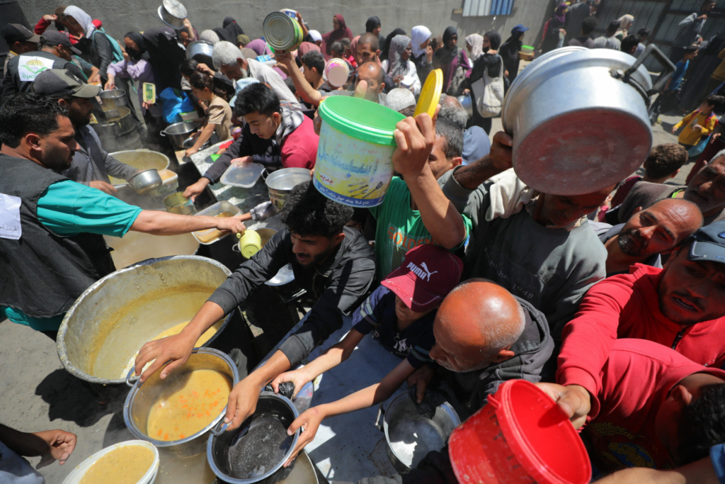 Peste 40 de persoane ranite la distribuirea ajutoarelor in Gaza