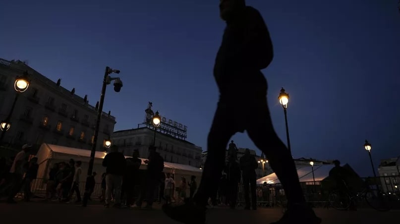 Politia investigheaza incendiul care a provocat pana de curent la Cannes