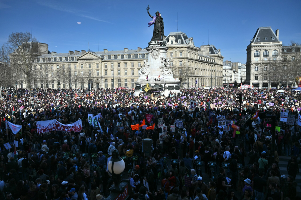 Protest in Paris impotriva legii privind moartea asistata