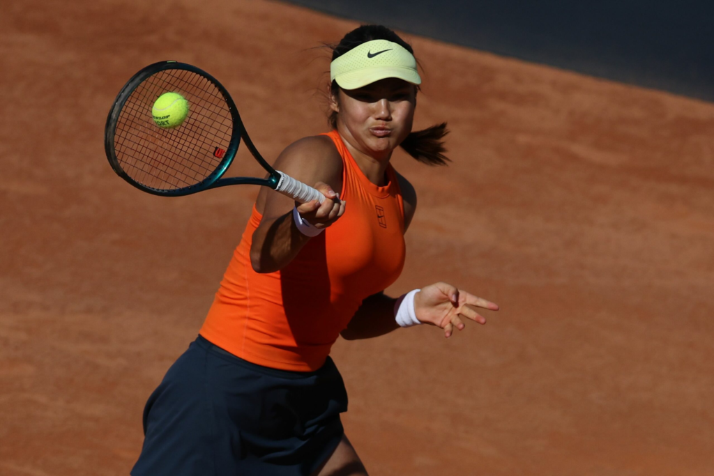 Raducanu a fost invinsa de Swiatek la Roland Garros