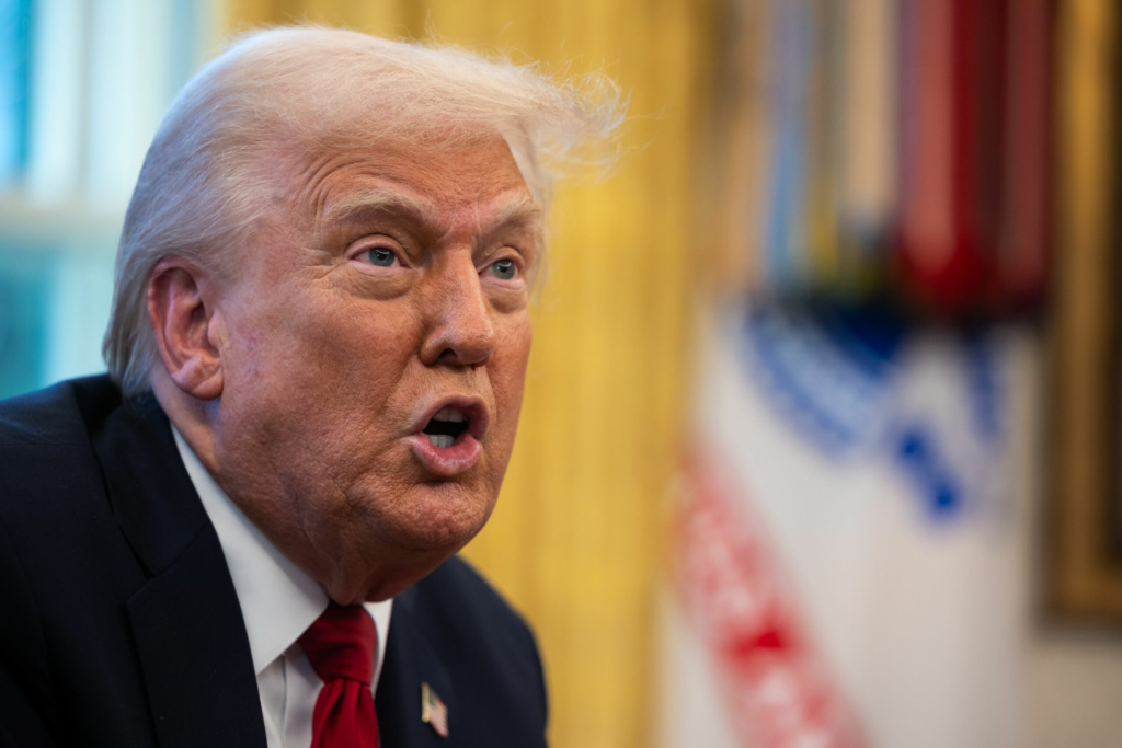 Trump il ataca pe presedintele sud african pentru genocid