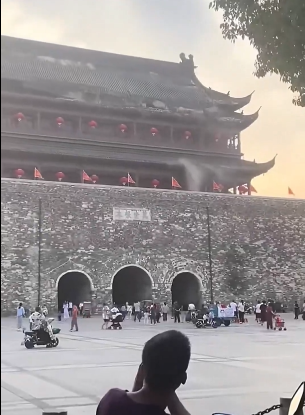 Turnul chinezesc de 600 de ani s a prabusit