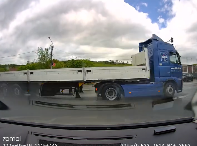 Video LIVE Criminal profesionist Sofer TIR trece pe rosu