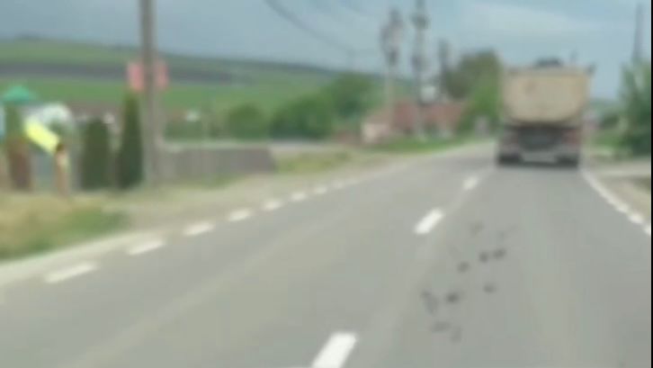 noroi pe roti si pericol pe strazi basculanta supraincarcata in cluj
