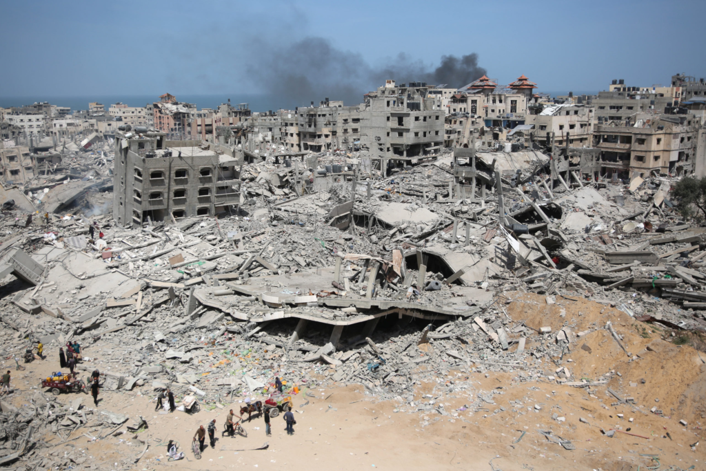 Atac israelian Zeci de morti langa centrul umanitar Gaza