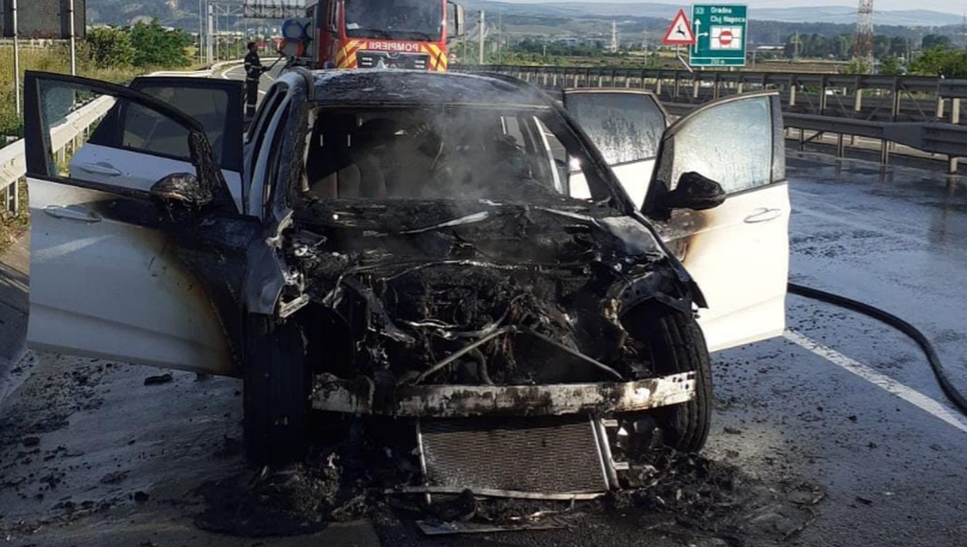 Autoturism incendiat pe A3 Cluj sofer salvat miraculos