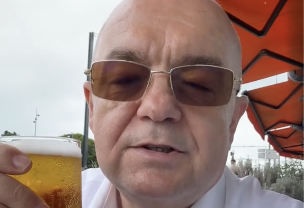 Boc incita clujenii cu un pahar de bere VIDEO