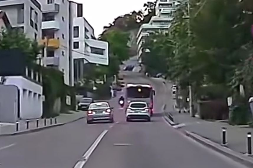 Cluj Un BMW a depasit motociclistul s a salvat
