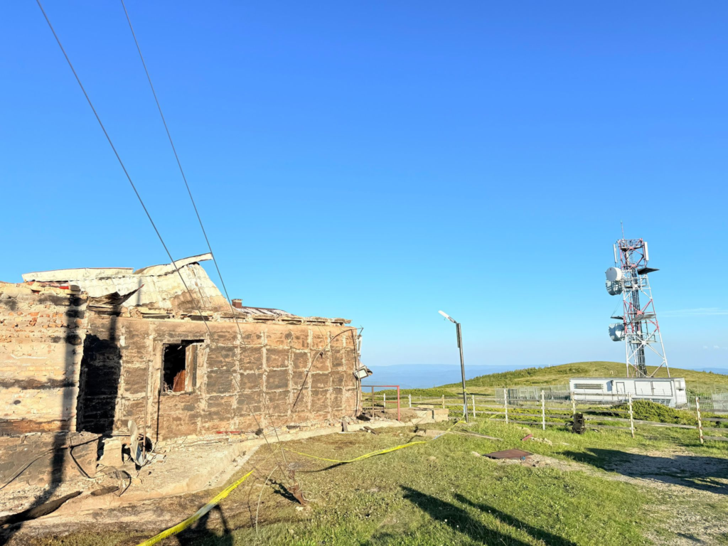 Imagini impresionante de la Statia Meteo Vladeasa Incendiu devastator