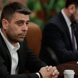 de-la-știrea-locală-la-propagandă-națională:-fuziunea-antena-3-–-ebihoreanul-și-acoperirea-magistraților-gardner-și-a-fraudei-din-casa-verde