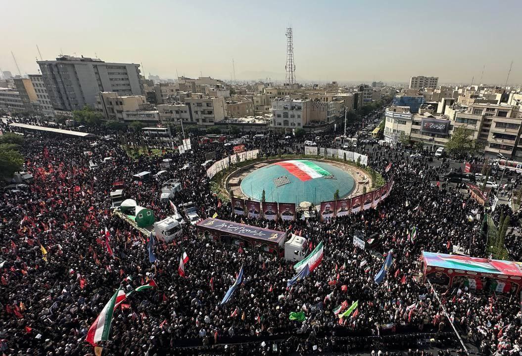 Mii de iranieni la inmormantarea comandantilor ucisi in razboi