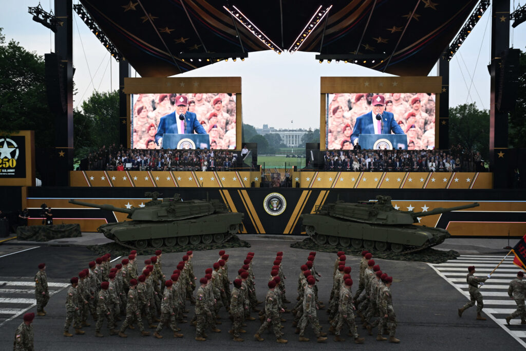 Parada militara a SUA are loc de ziua lui Trump