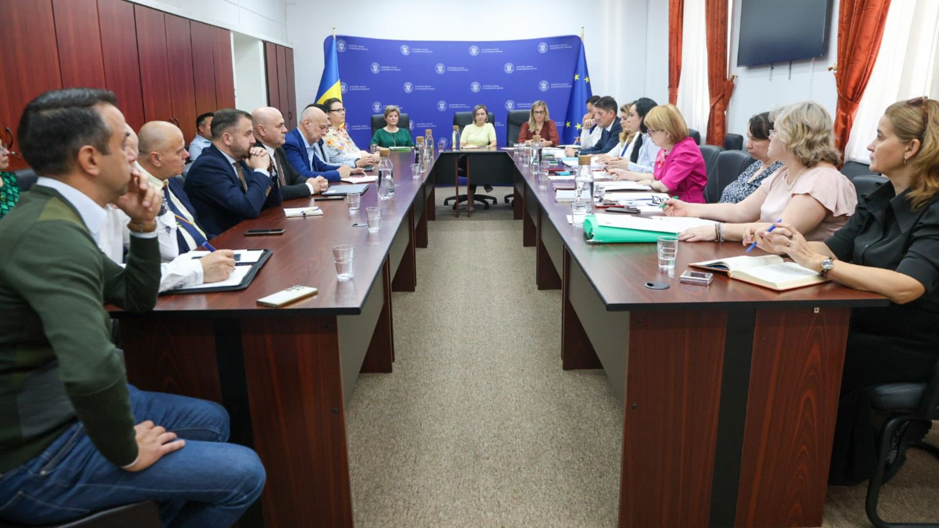 Sindicalistii din Tineret si Sport negociaza la minister