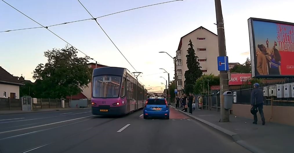 Sofer imprudent in Cluj A ignorat prioritatea tramvaiului