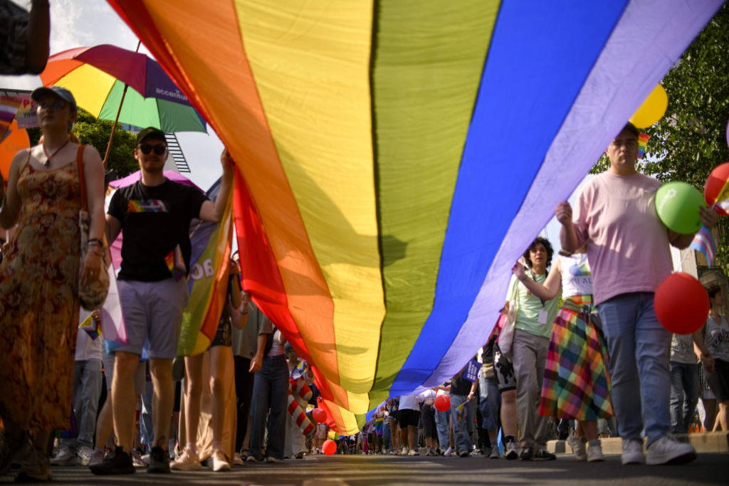 Zeci de mii de oameni la marsul Pride Budapesta