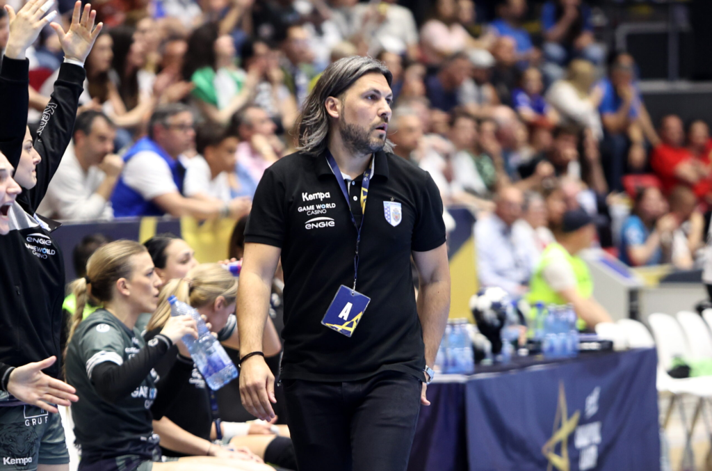 Adrian Vasile antrenorul CSM Bucuresti