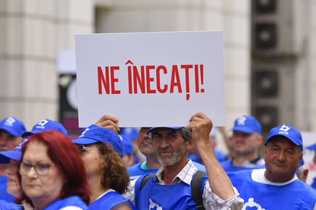 Angajatii Apele Romane protesteaza la Ministerul Mediului