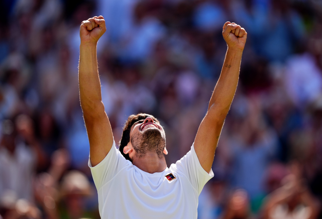 Carlos Alcaraz l a invins pe Taylor Fritz la Wimbledon