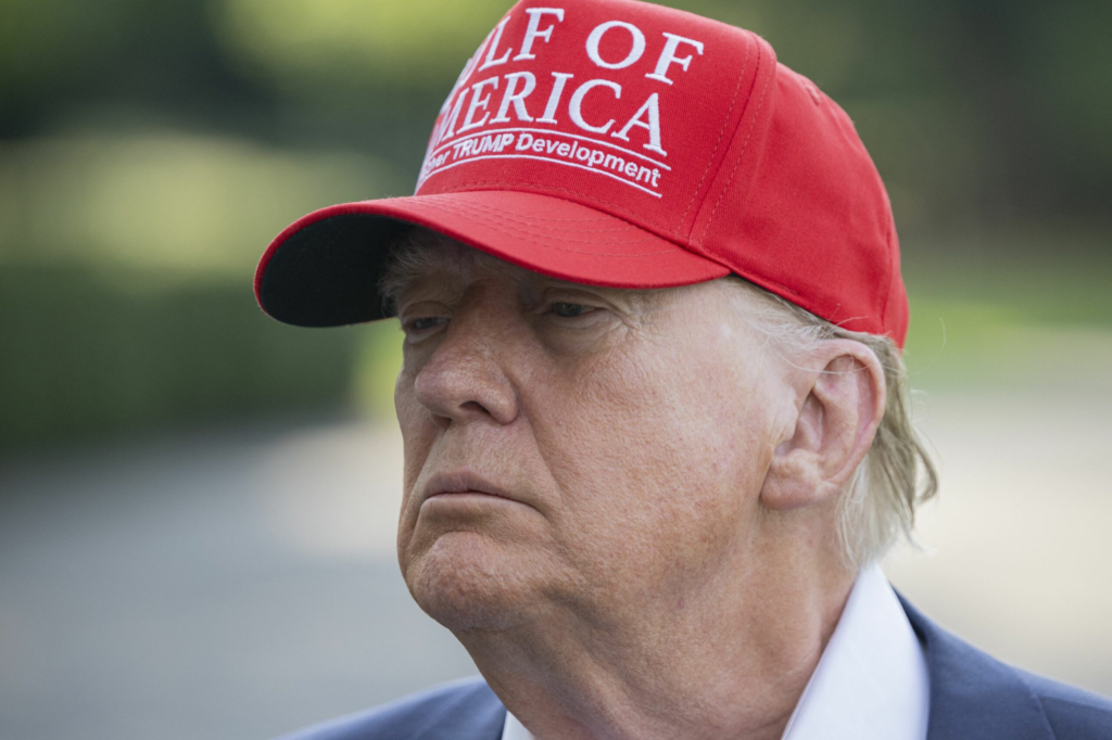 Donald Trump a semnat legea fiscala si bugetara