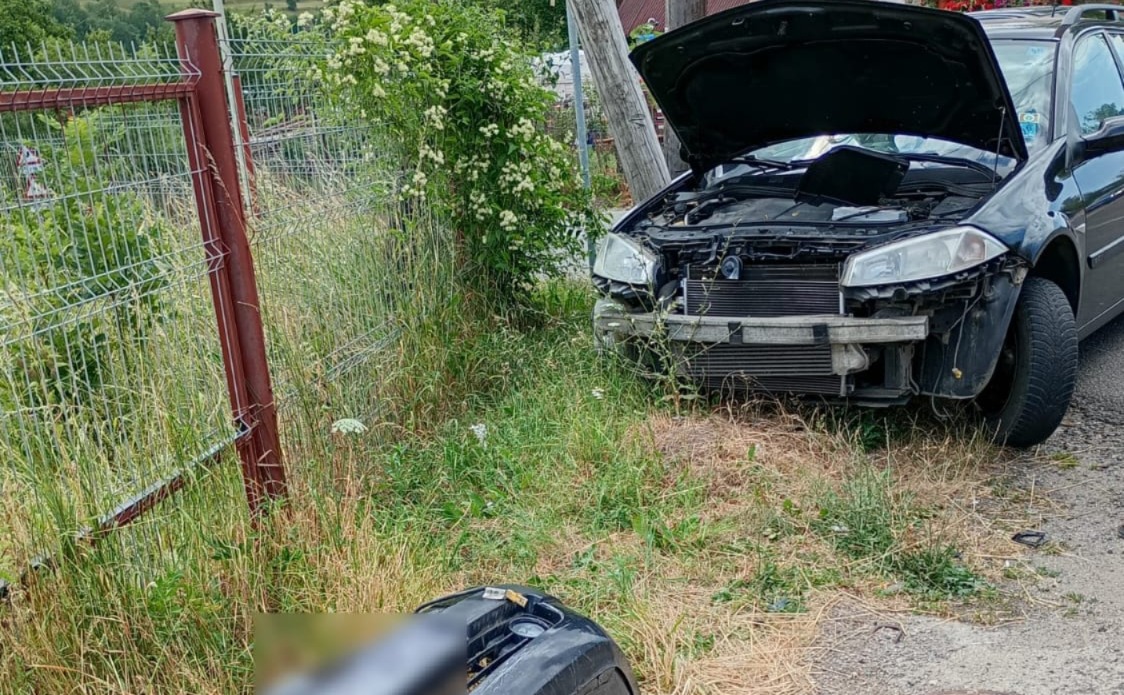 Doua masini au colizionat dupa un viraj periculos