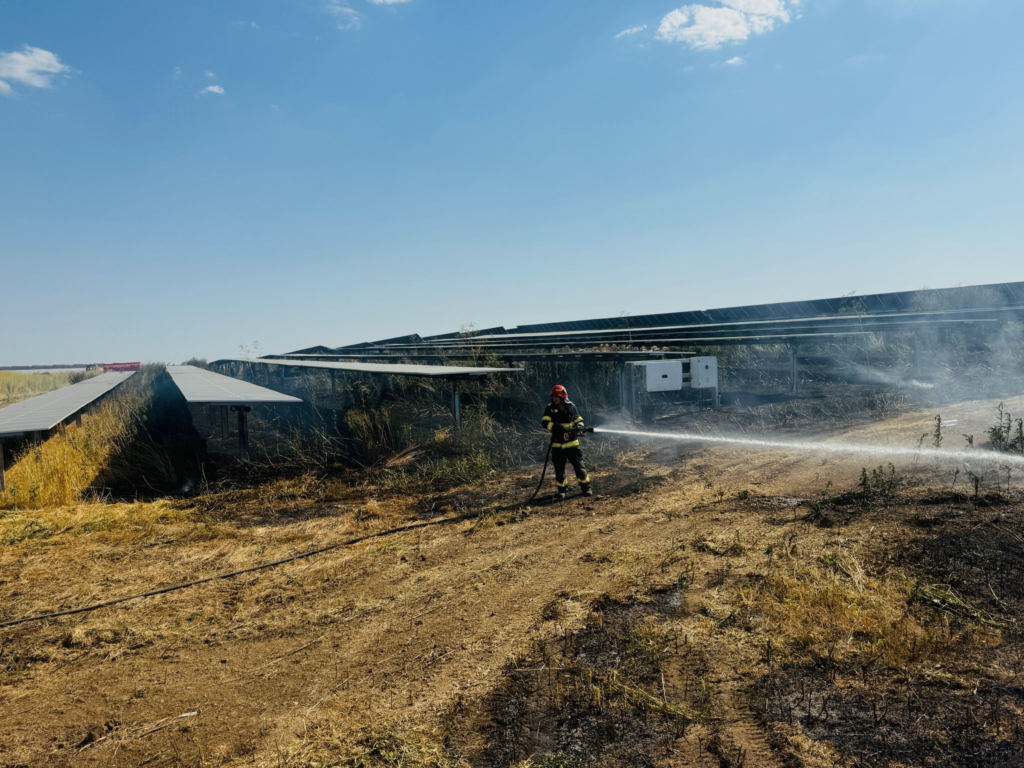 Giurgiu 30000 de panouri fotovoltaice au fost distruse de incendiu