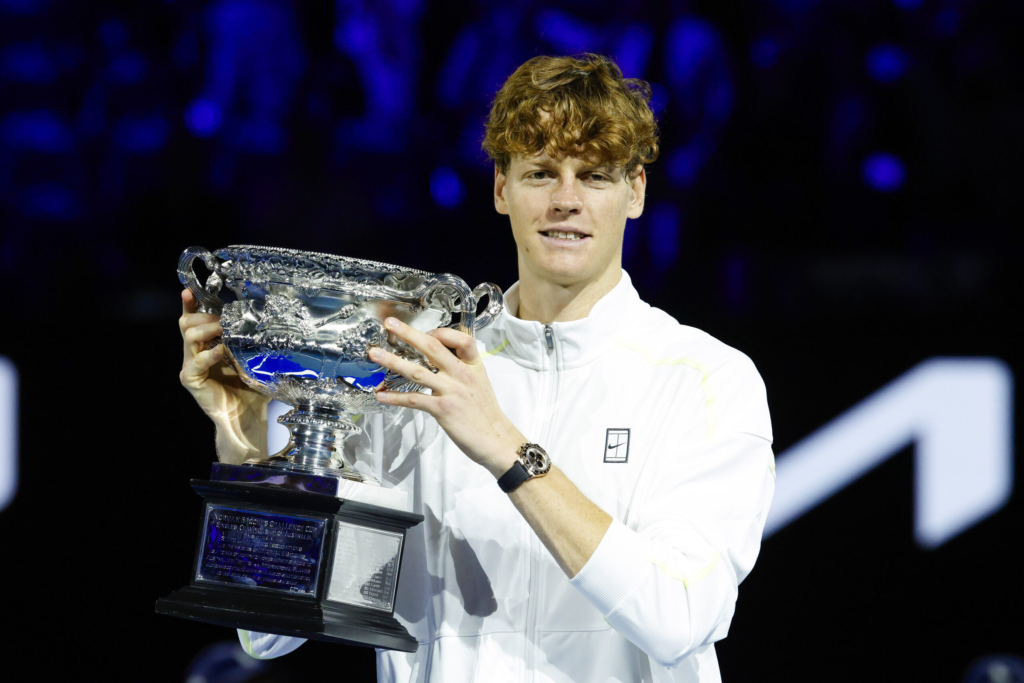 Jannik Sinner ramane lider ATP De Minaur in top 10