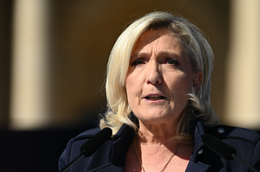 Partidul lui Le Pen acuza autoritatile de spionaj