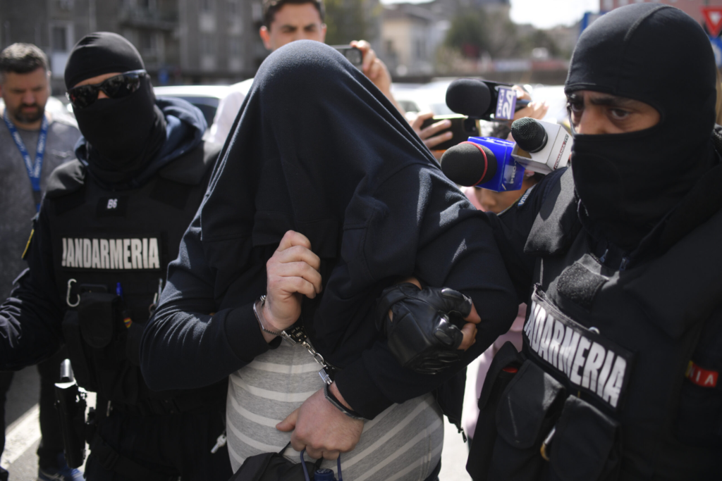 Patru jandarmi agresati la protestele din Piata Victoriei