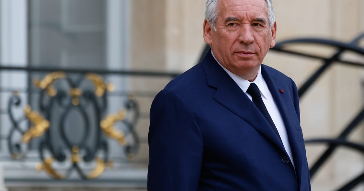 Premierul Frantei denunta acordul UE SUA ca subordonare fata de Trump