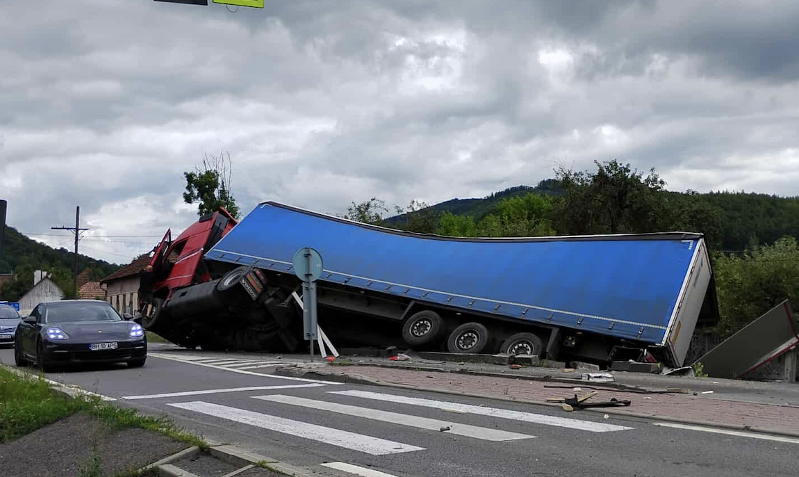 Trafic oprit pe DN1 in Cluj camion blocat