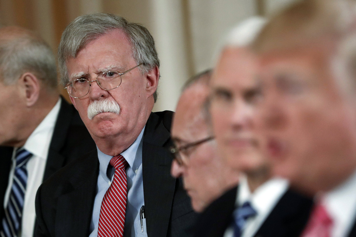 FBI perchezitioneaza locuinta lui John Bolton in Maryland