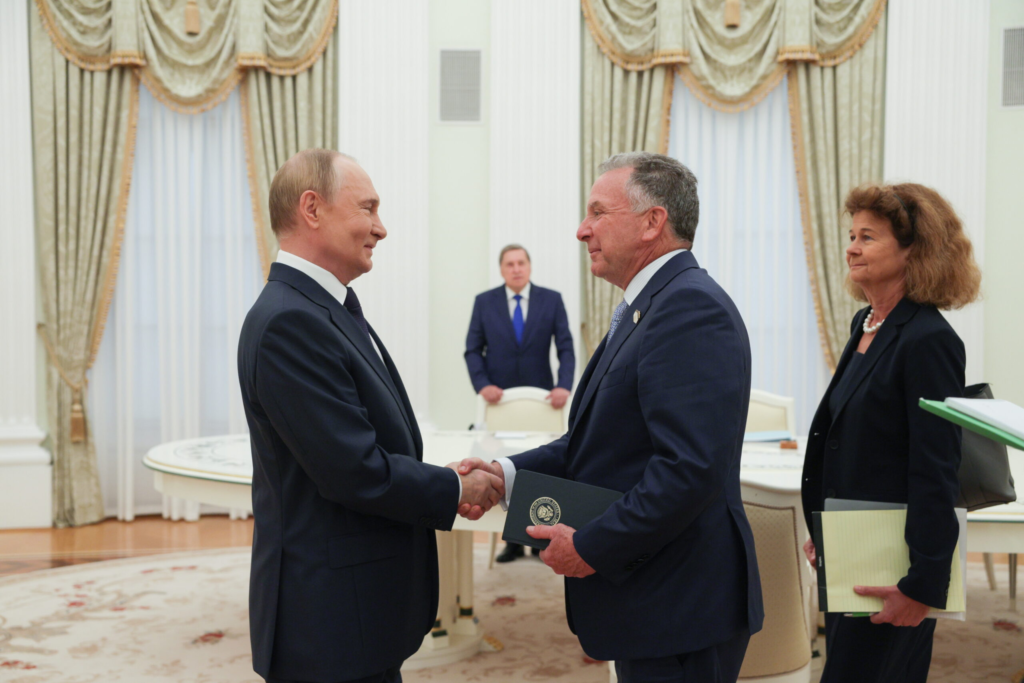 Putin a propus oprirea razboiului in est