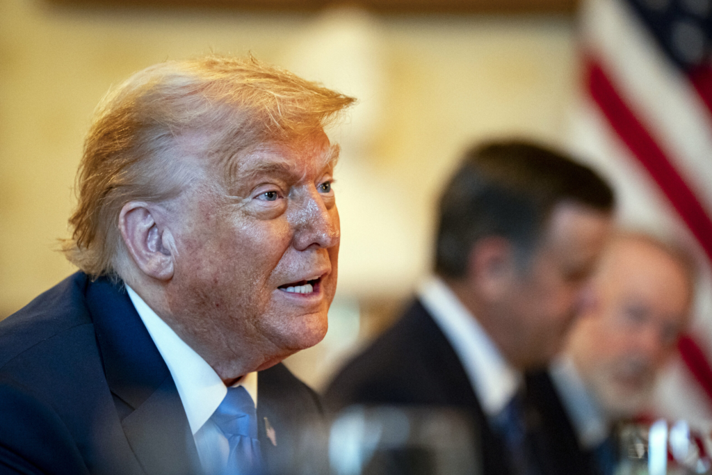 Trump anunta stabilirea unei intalniri intre Putin si Zelenski