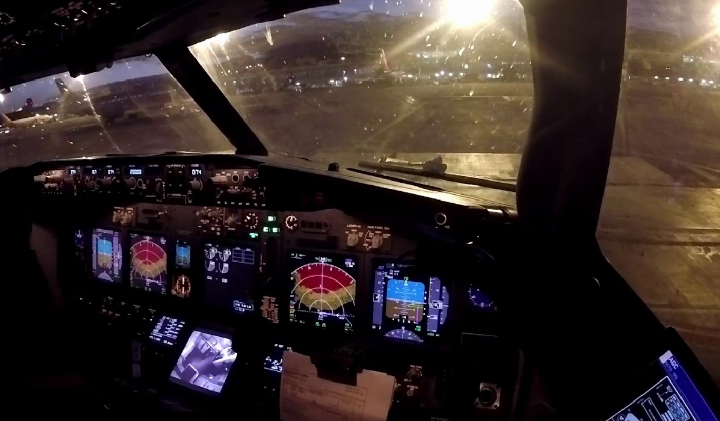 Alerte incendiu pe zborul Qantas din Sydney