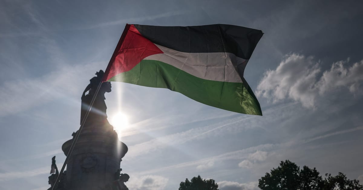 Conflict pe fondul steagului Macron pregateste reconasterea Palestinei