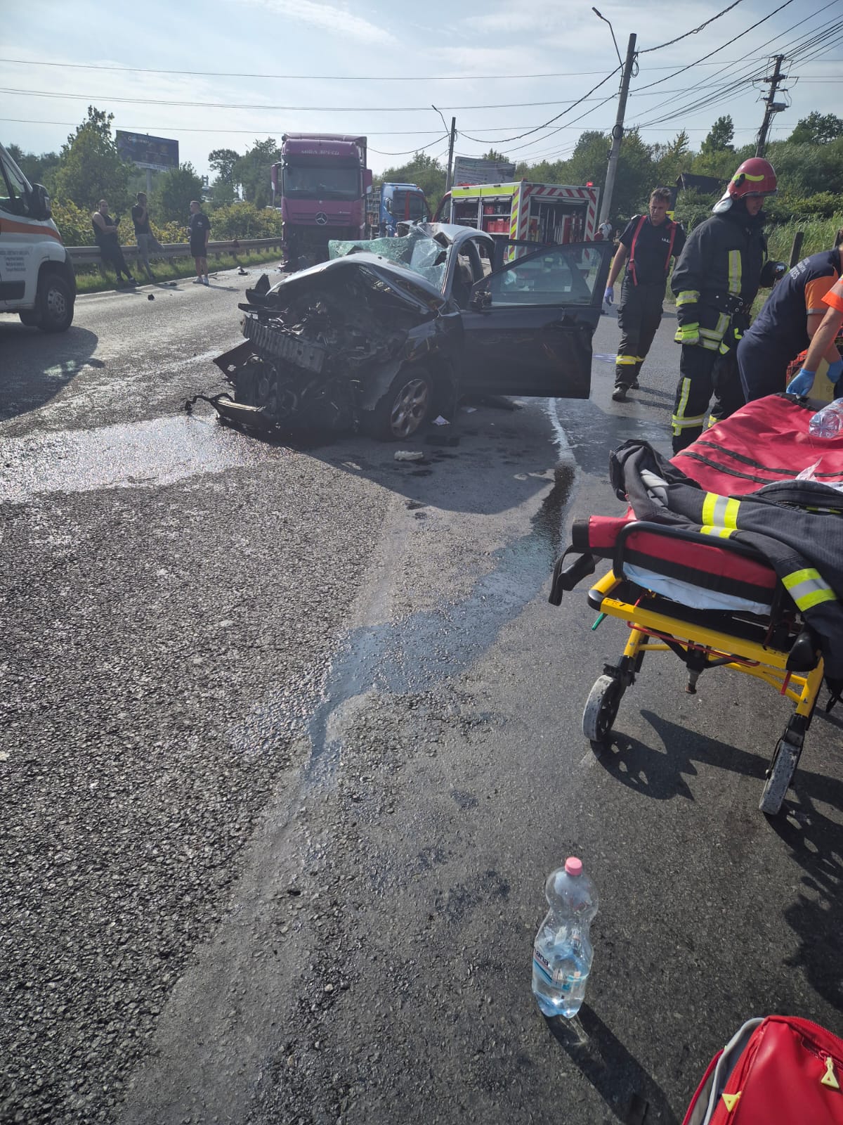 Doua masini si un camion in accident mortal