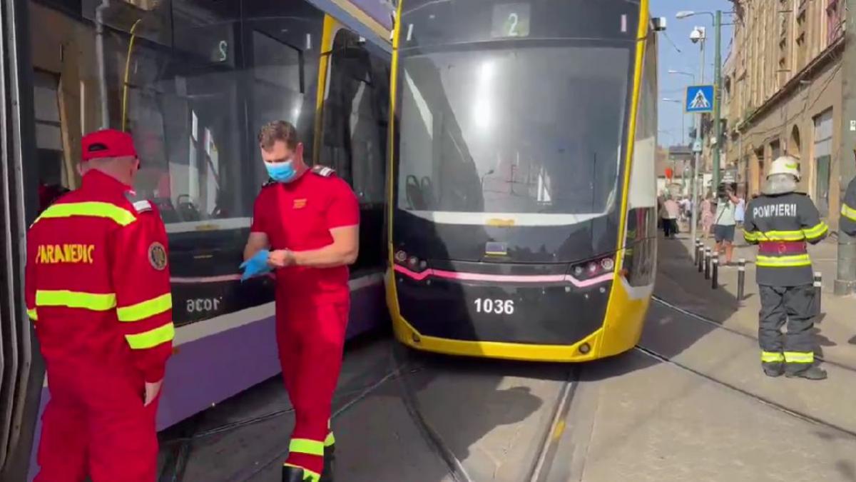 Doua tramvaie s au ciocnit in Timisora trei raniti