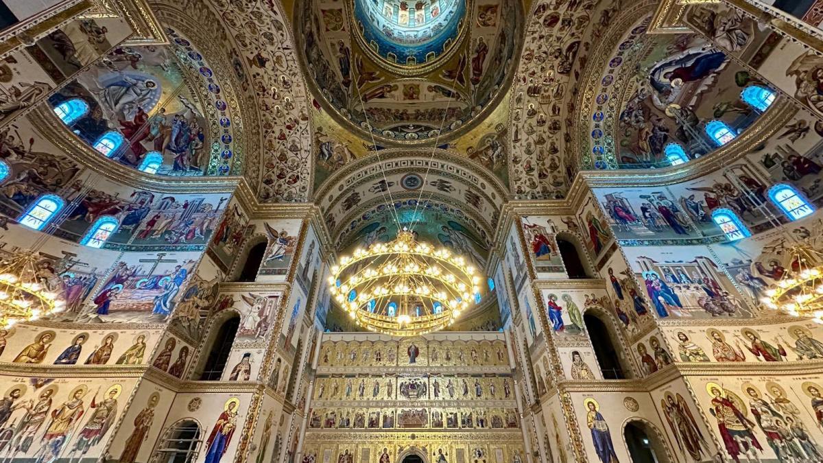 Interiorul Catedralei Mantuirii Neamului
