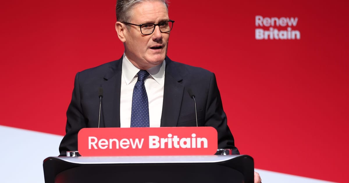 Keir Starmer denumeste politica de migratie a lui Nigel Farage rasista