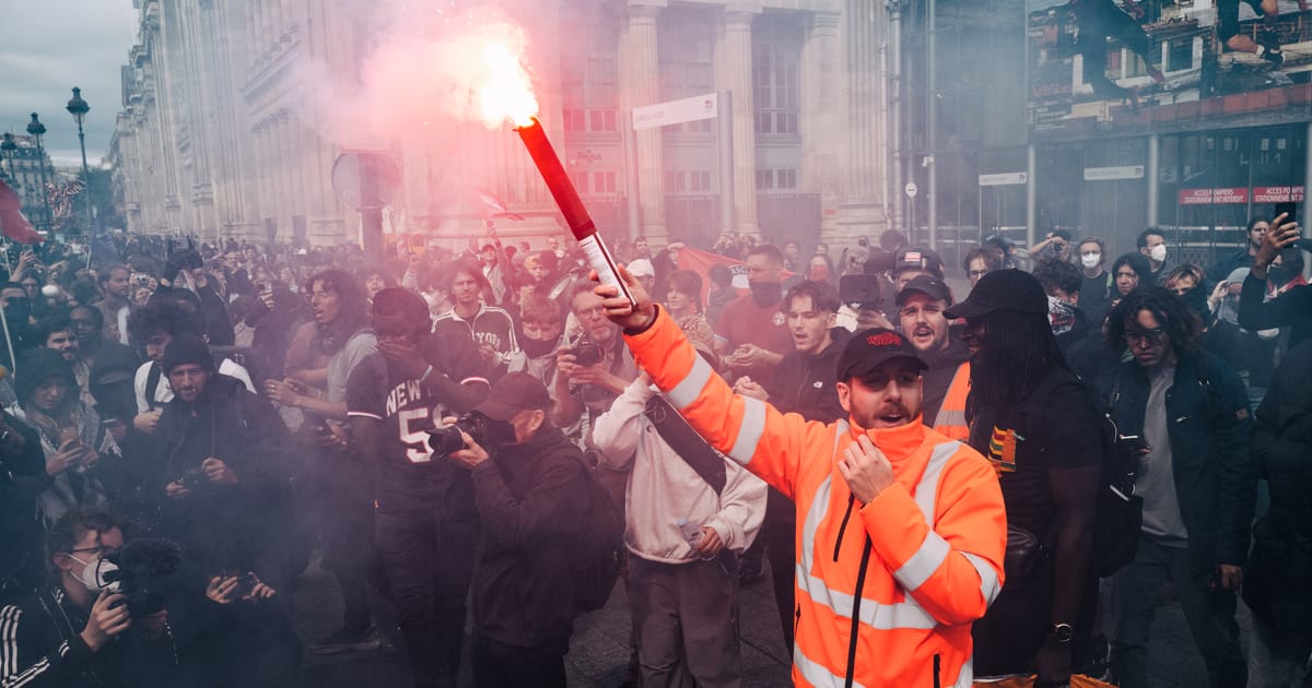 Prim ministrul francez se confrunta cu greve masive