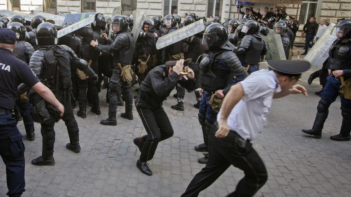 Rusia lui Putin planuieste proteste violente in Moldova