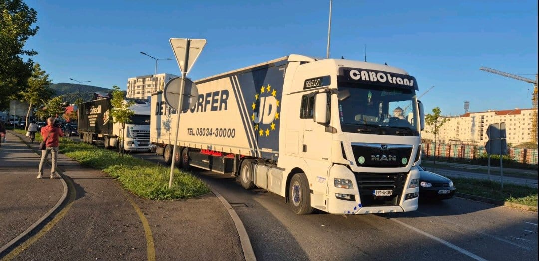 Soferii de camioane din Bosnia blocheaza transporturile de marfuri