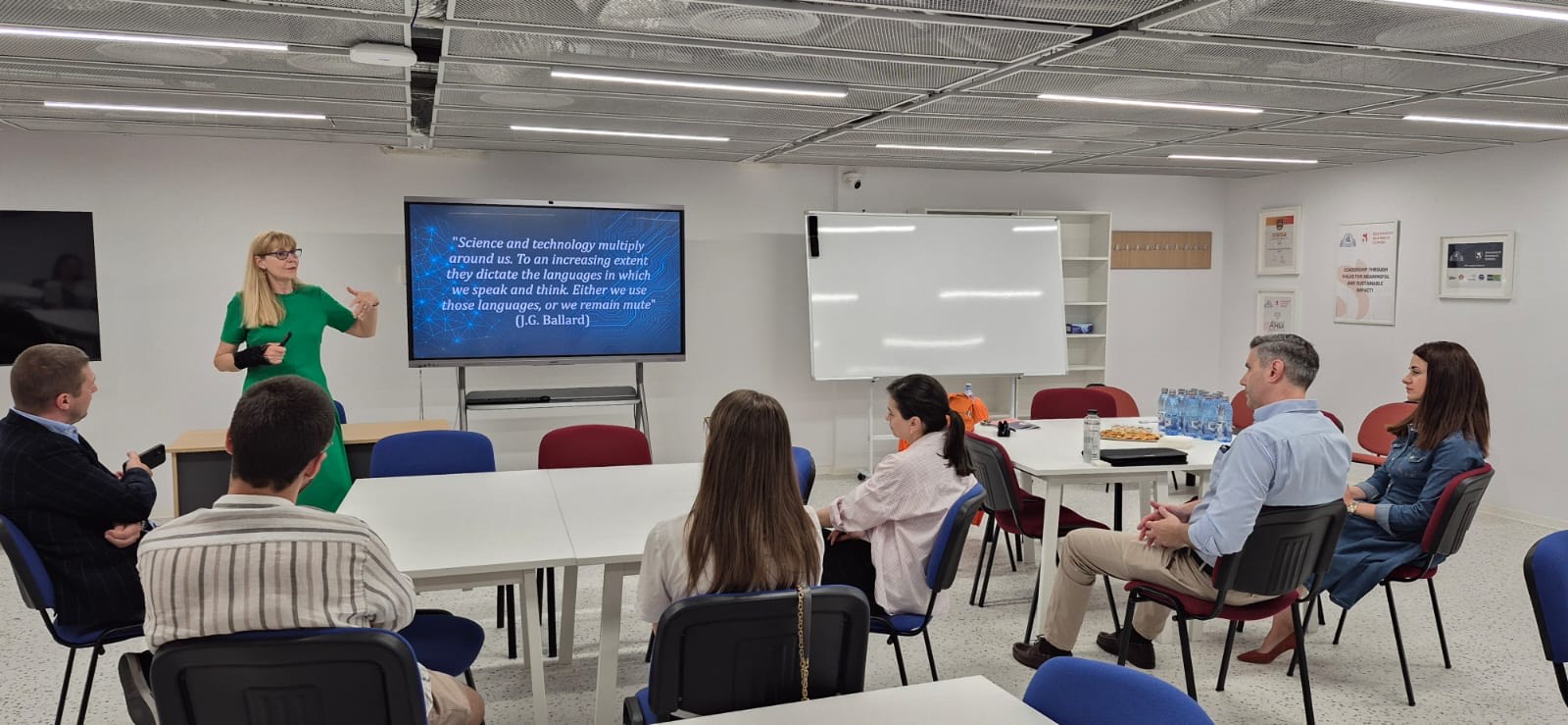 Sub 1 dintre tineri fac studii postuniversitare desi facultatea e mai ieftina